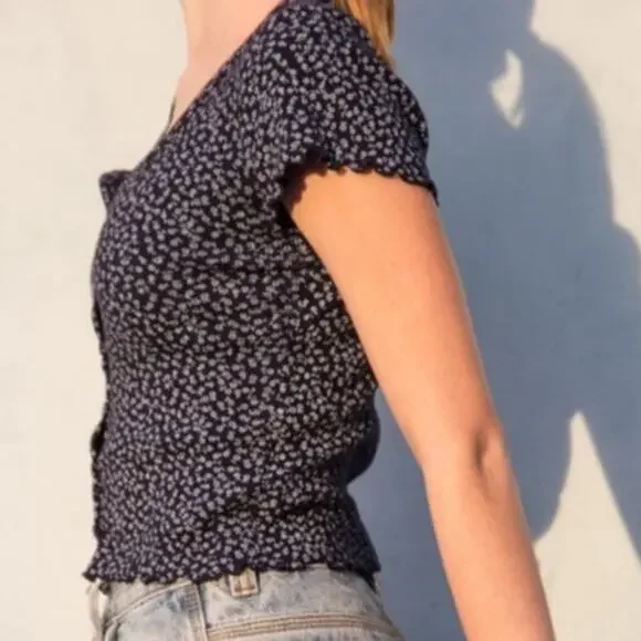 Brandy Melville Blue Floral Zelly Top one size - Picture 2 of 8